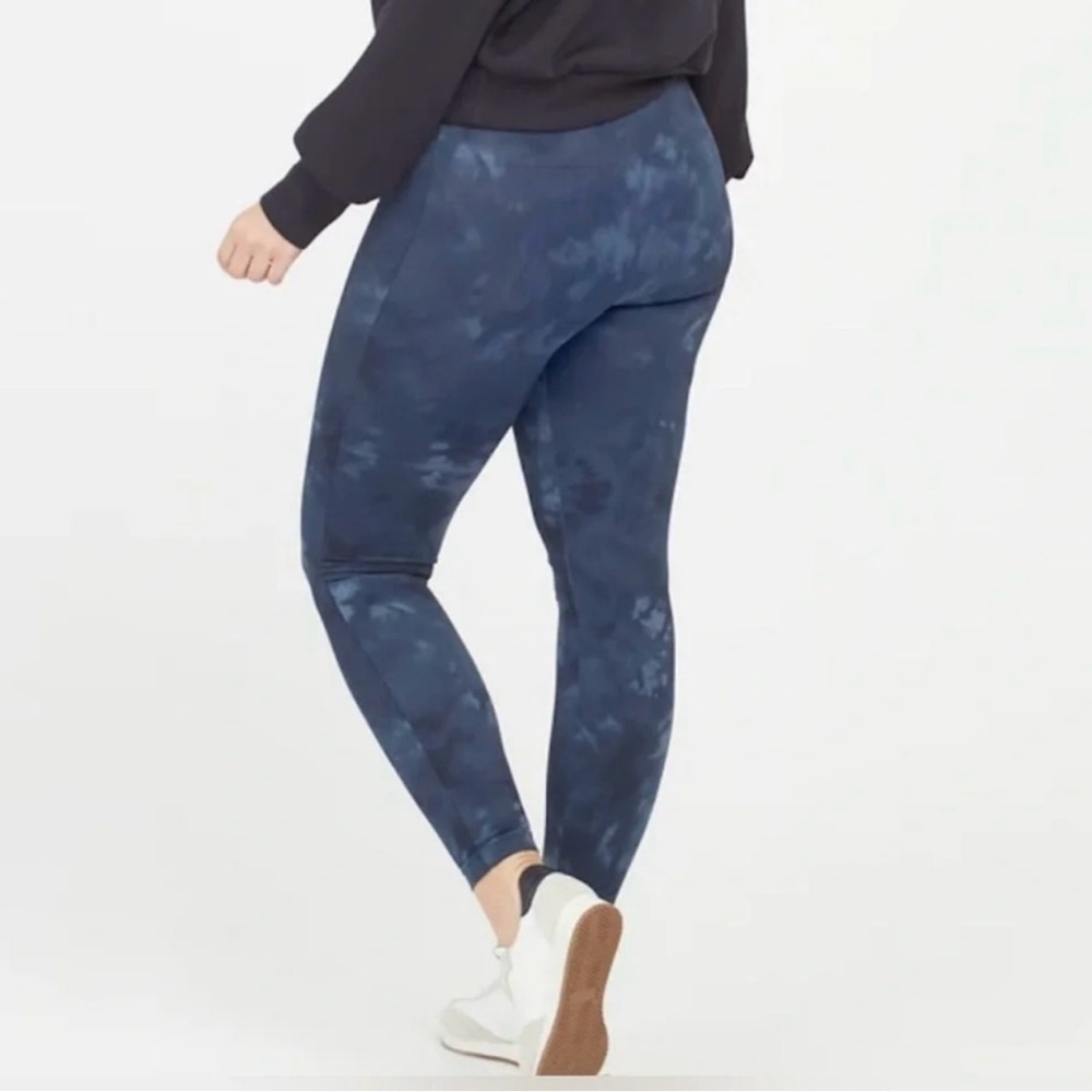 Spanx Look At Me Now Ecocare Seamless Ankle Leggings Deep Blue Tie Dye size L